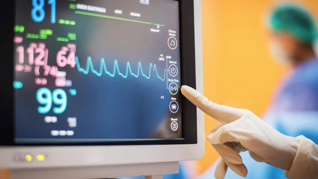 آشنایی با مانیتور علائم حیاتی و ویژگی های آن
